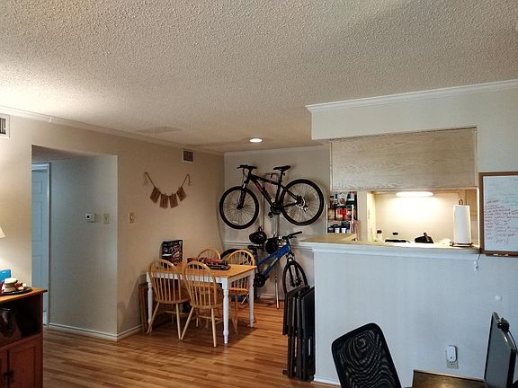 4th image of 1527 Lincoln Way
