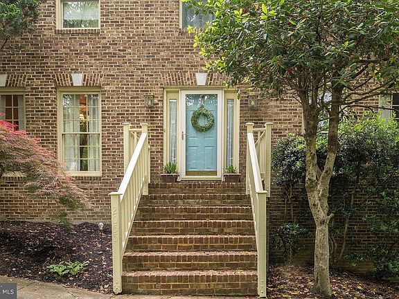 3rd image of 2055 Farragut Dr
