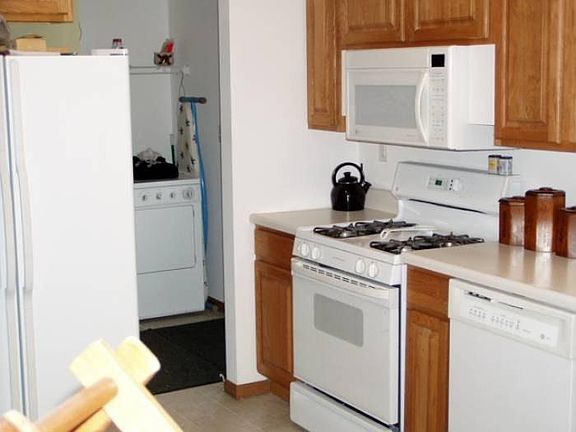 4th image of 137 Baker St W