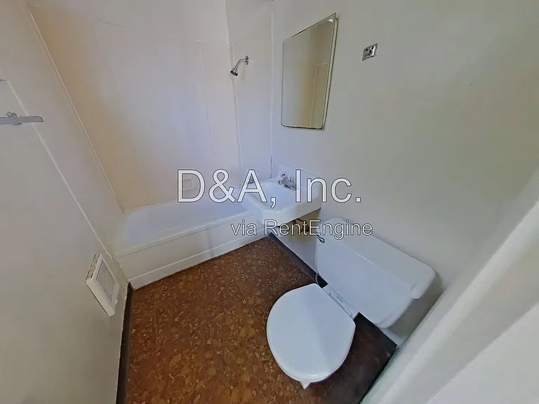 435 SW 9th St — Photo 6