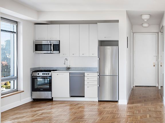 3rd image of 301 W 57th St APT 21G