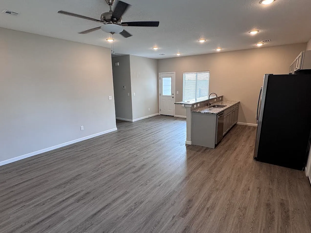 3 bed, 1200 sqft, $1,550 — Photo 3