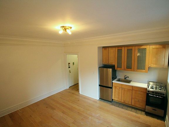 4th image of 65 2nd Ave APT 5H