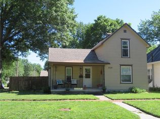 209 E Shawnee St, Paola, KS 66071