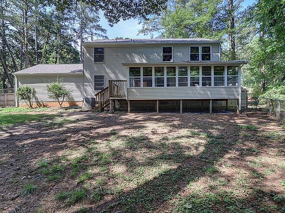 3rd image of 225 Cedar Dr