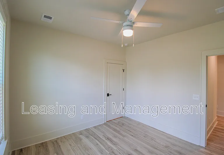 3633 Happyland Blvd — Photo 36