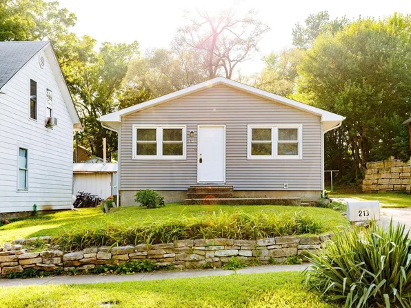 213 Spruce St, Wamego, KS 66547