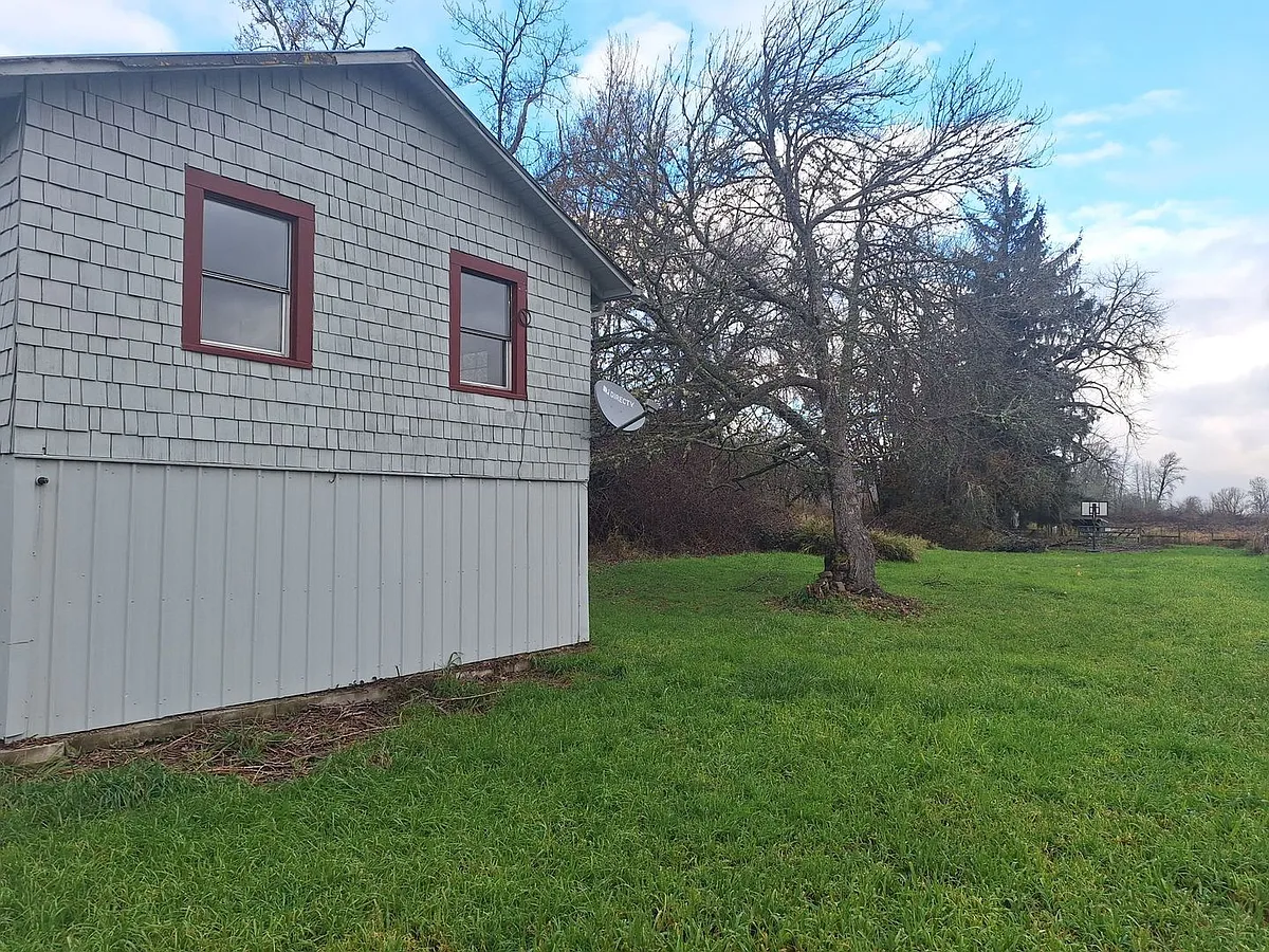 Building Photo - 11393 Carver Rd