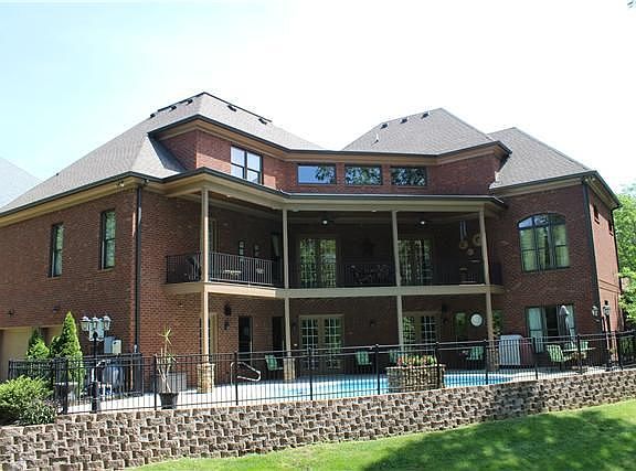 Huge covered porch & deck
