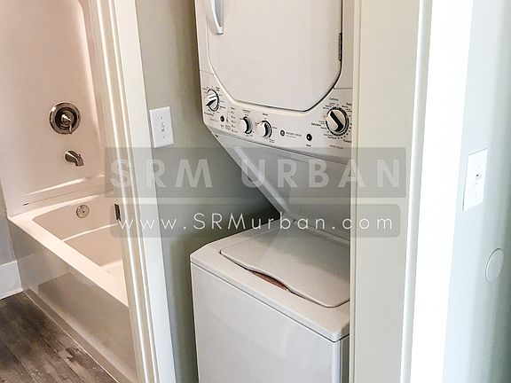 4th image of 2027 Front St APT 11