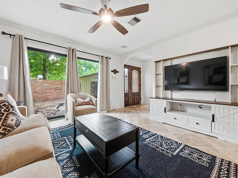 2209 W Settlers Way — Photo 5