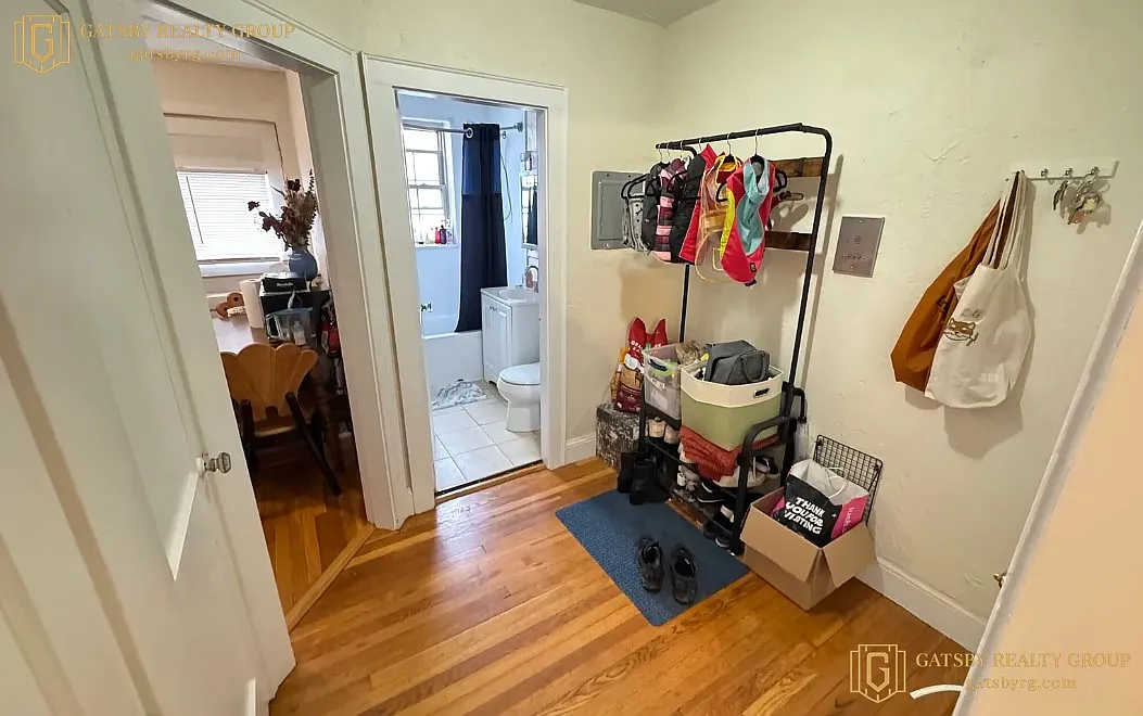 Studio, 9999 sqft, $1,975 — Photo 3