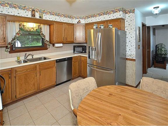 2nd image of 1604 Harvest Hill Dr