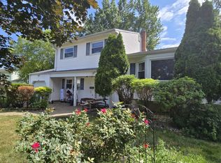 7 Timothy Ct, Edison, NJ 08837