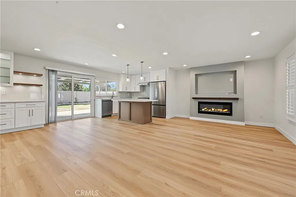 3 bed, 1121 sqft, $4,000 — Photo 4