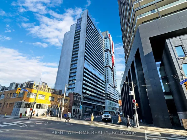 330 Richmond St W, Toronto, ON