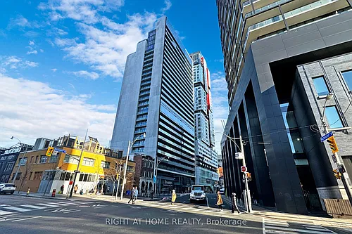 330 Richmond St W #209 Photo 1
