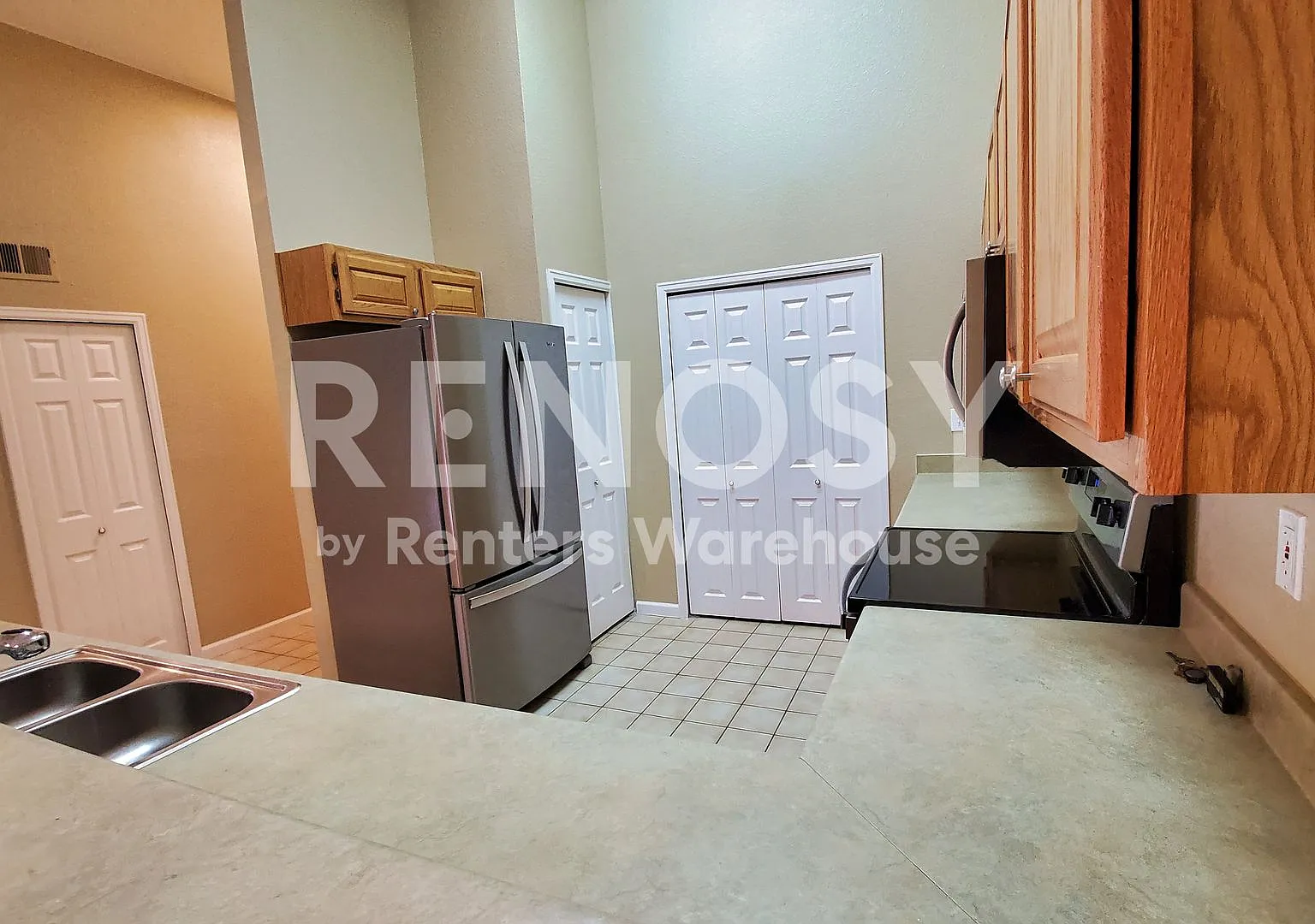 Available August 2026 - 2 bedroom + Office Penthouse condo new paint, carpet, Whirlpool appliance... — Photo 3