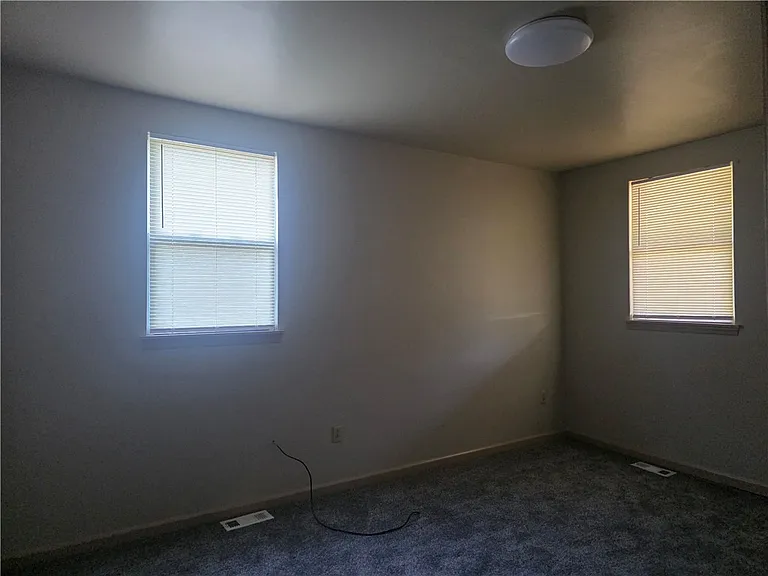 521 9th Ave — Photo 7
