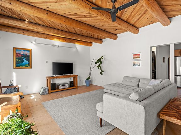 2nd image of 812 Calle Saragosa APT C