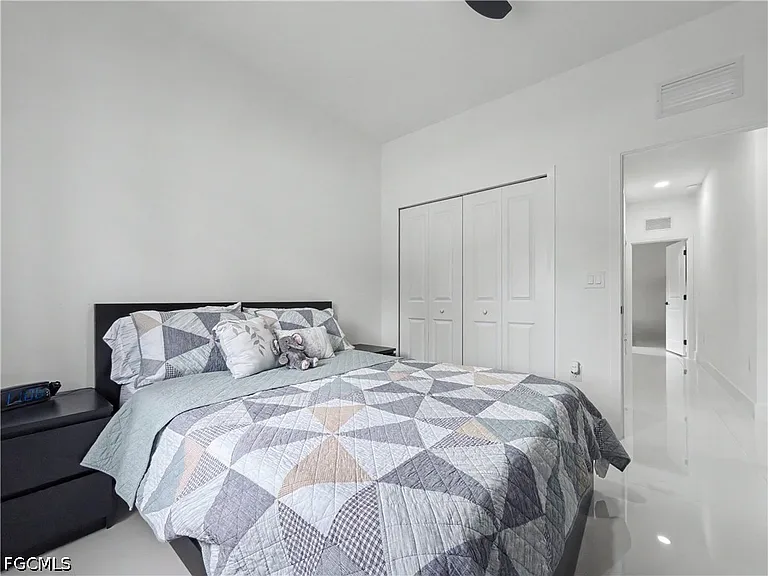 402 Thompson Ave — Photo 20