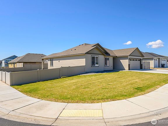 4th image of 1012 8th Avenue NE