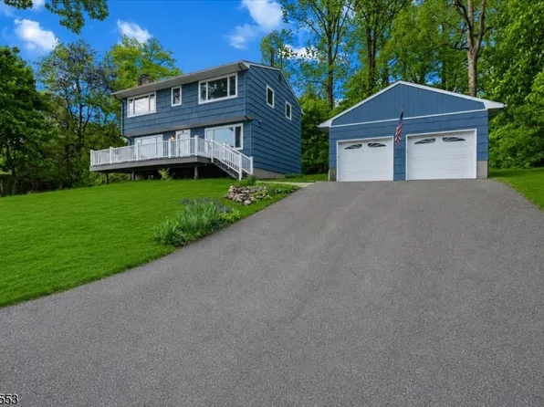 8 Cove Rd, Hopatcong Boro, NJ 07843
