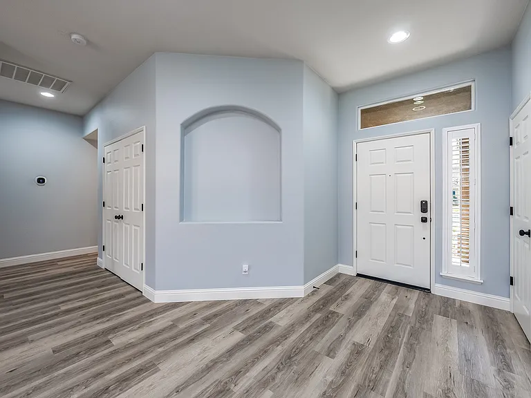 1114 W Pepper Dr — Photo 5
