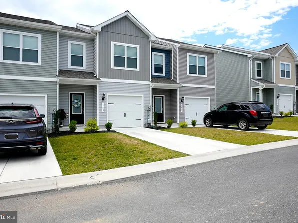 189 Hampstead Blvd, Falling Waters, WV 25419