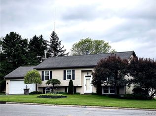 556 Stoneleigh Rd, Oneida, NY 13421