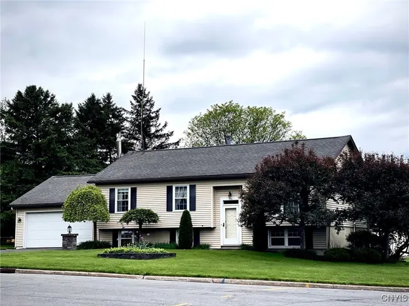 556 Stoneleigh Rd, Oneida, NY 13421