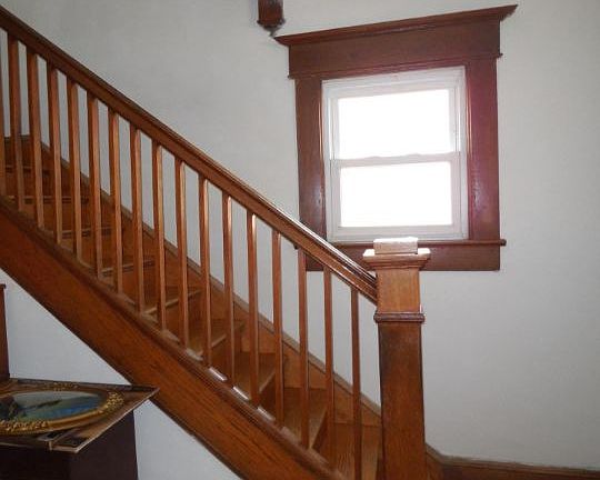 4th image of 207 N Main St