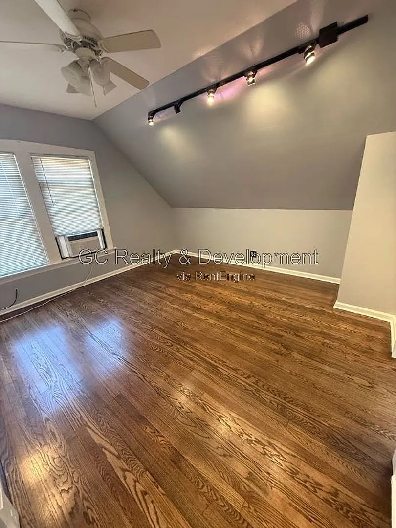 1 bed, 1.0 bath, 675 sqft, $1,800 — Photo 2