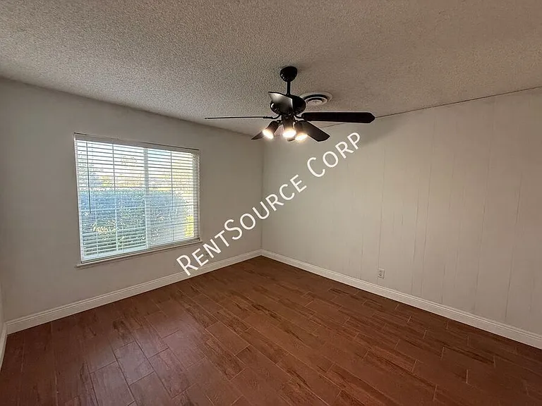 2522 Marcella St — Photo 11