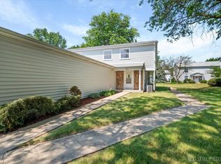 1340 N Glen Cir APT D, Aurora, IL 60506