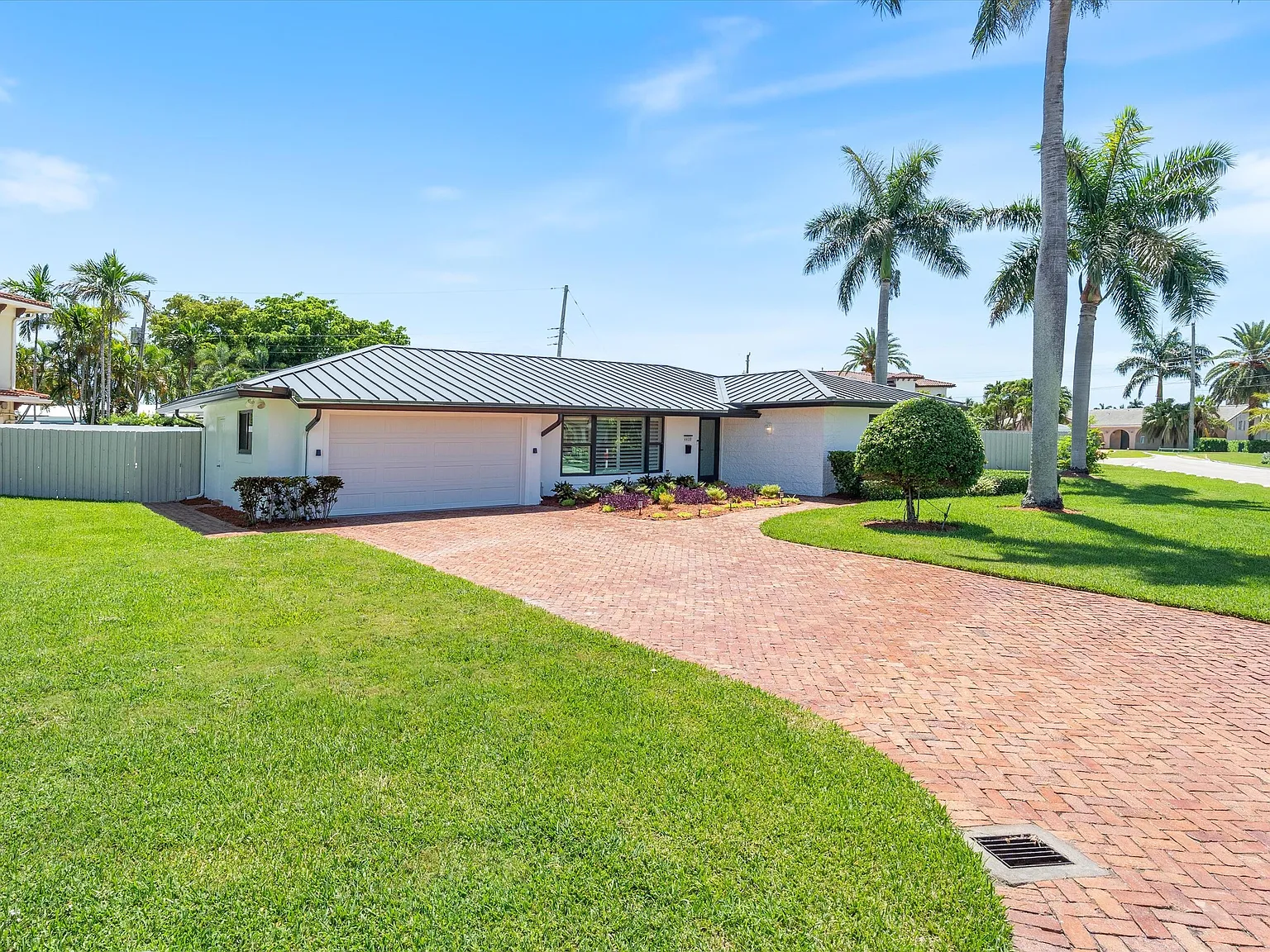 3 bed, 2.0 bath, 1838 sqft, $6,300 — Photo 3