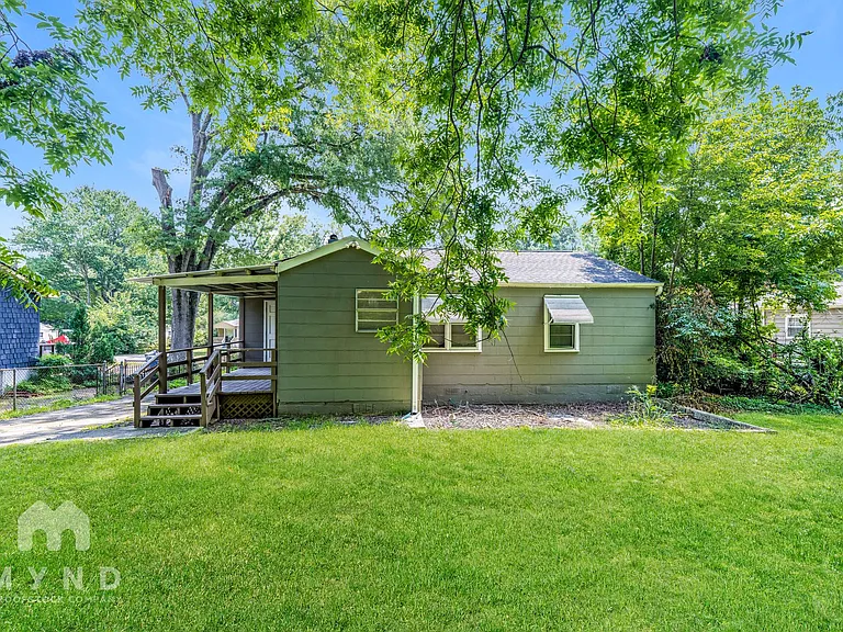 924 Parkway Dr — Photo 14