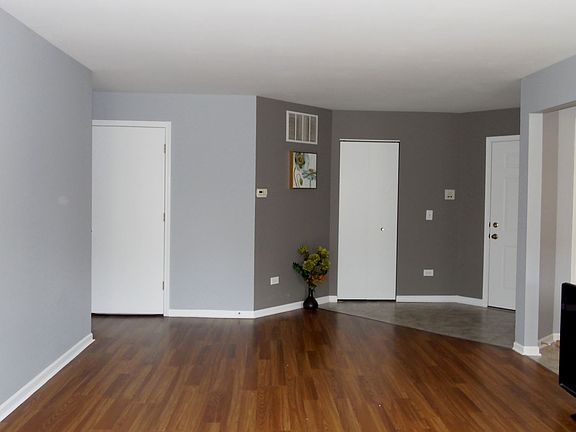 2nd image of 70 Larch Ct