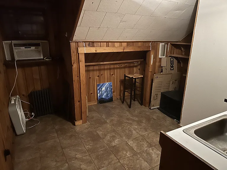Half Kitchen pic1