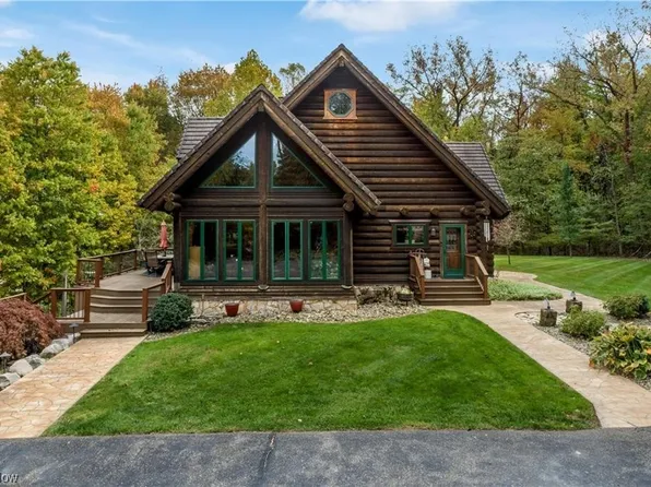 9041 Dolphin St, Bolivar, OH 44612