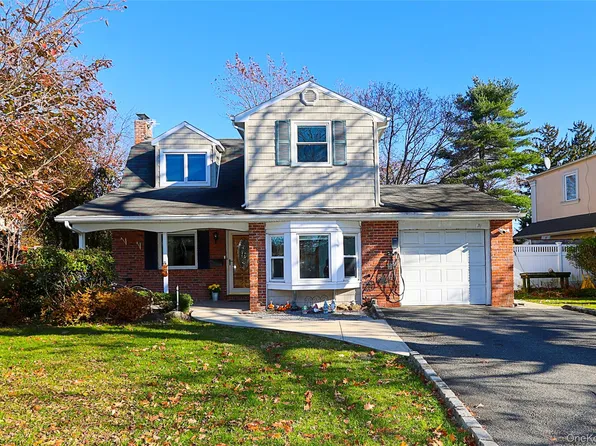 174 Parkside Drive, Roslyn Heights, NY 11577