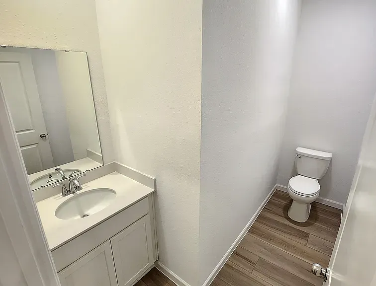 717 Holly Lakes Dr — Photo 5