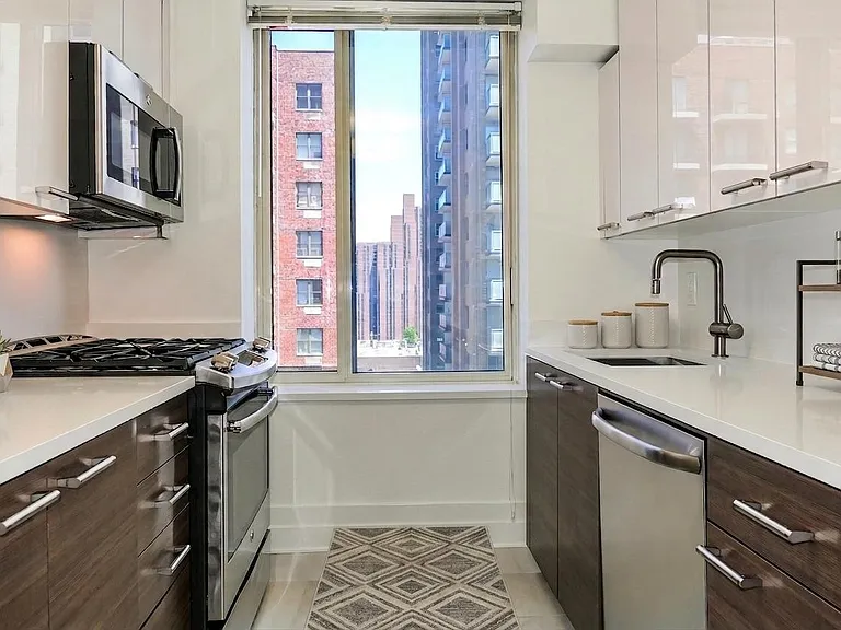 240 E 86th St #12L — Photo 1