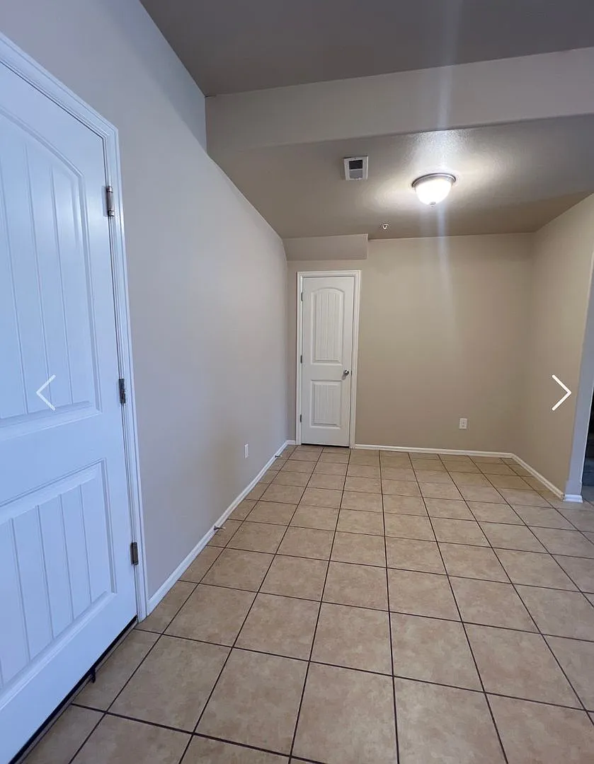 Townhome close to Powers Corridor — Photo 4