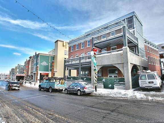 4th image of 692 Main St