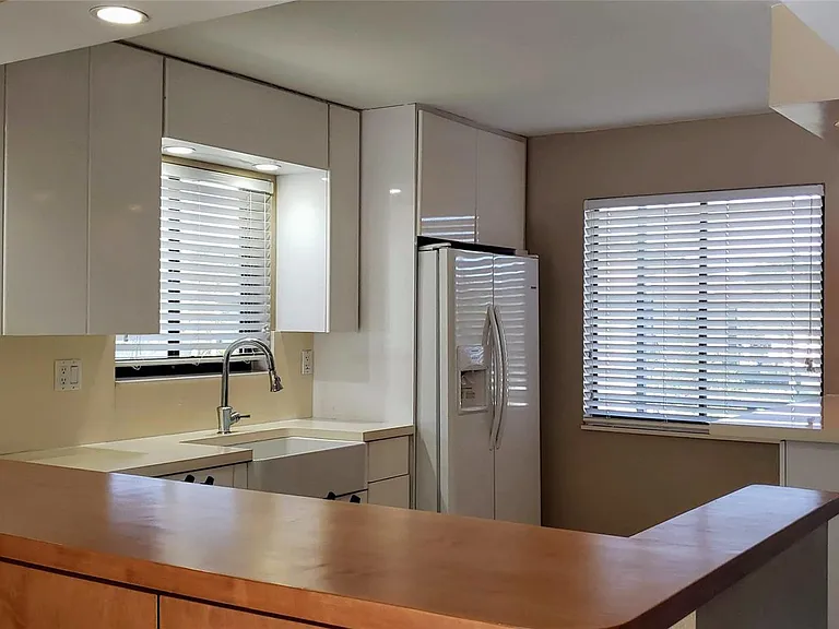 331 Lakeview Dr #206 — Photo 2