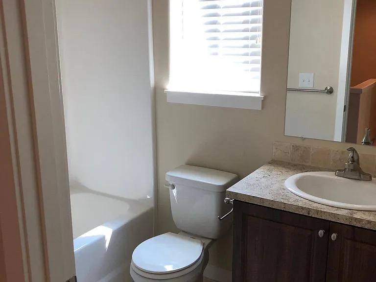 824 NE 109th Ct — Photo 9