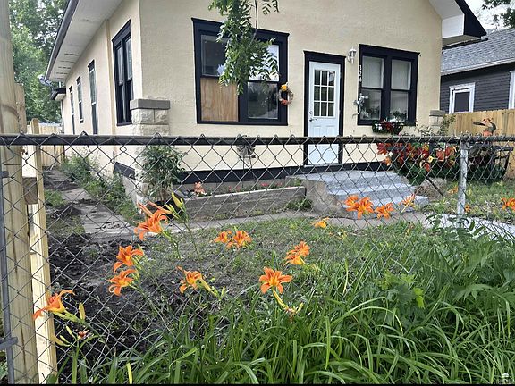 4th image of 326 W 11th St