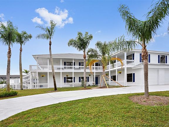3rd image of 1001 SE Kitching Cove Ln
