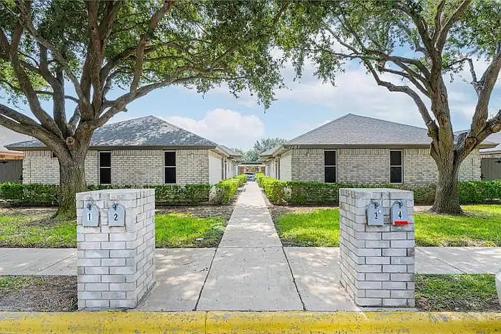1st image of 1107 Lexington Cir #2